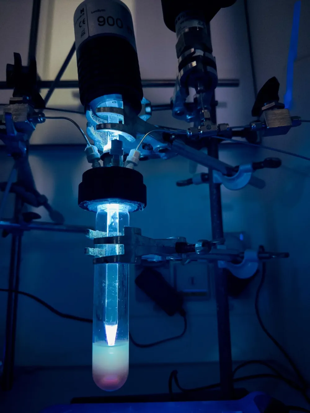 Illuminated photoreactor during a measurement