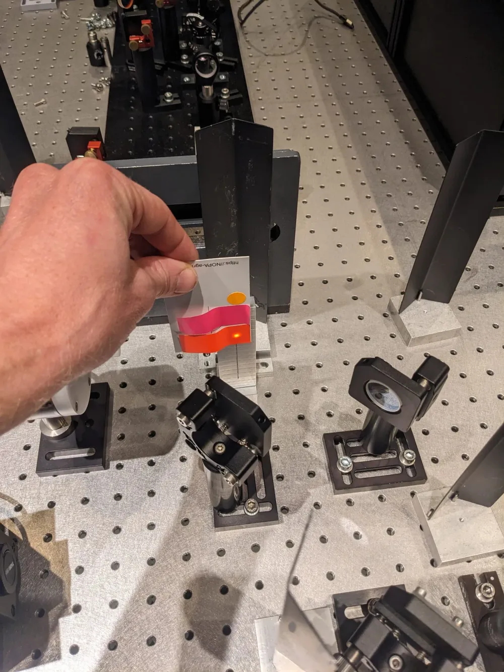 3D-printed viewing card in the beam path